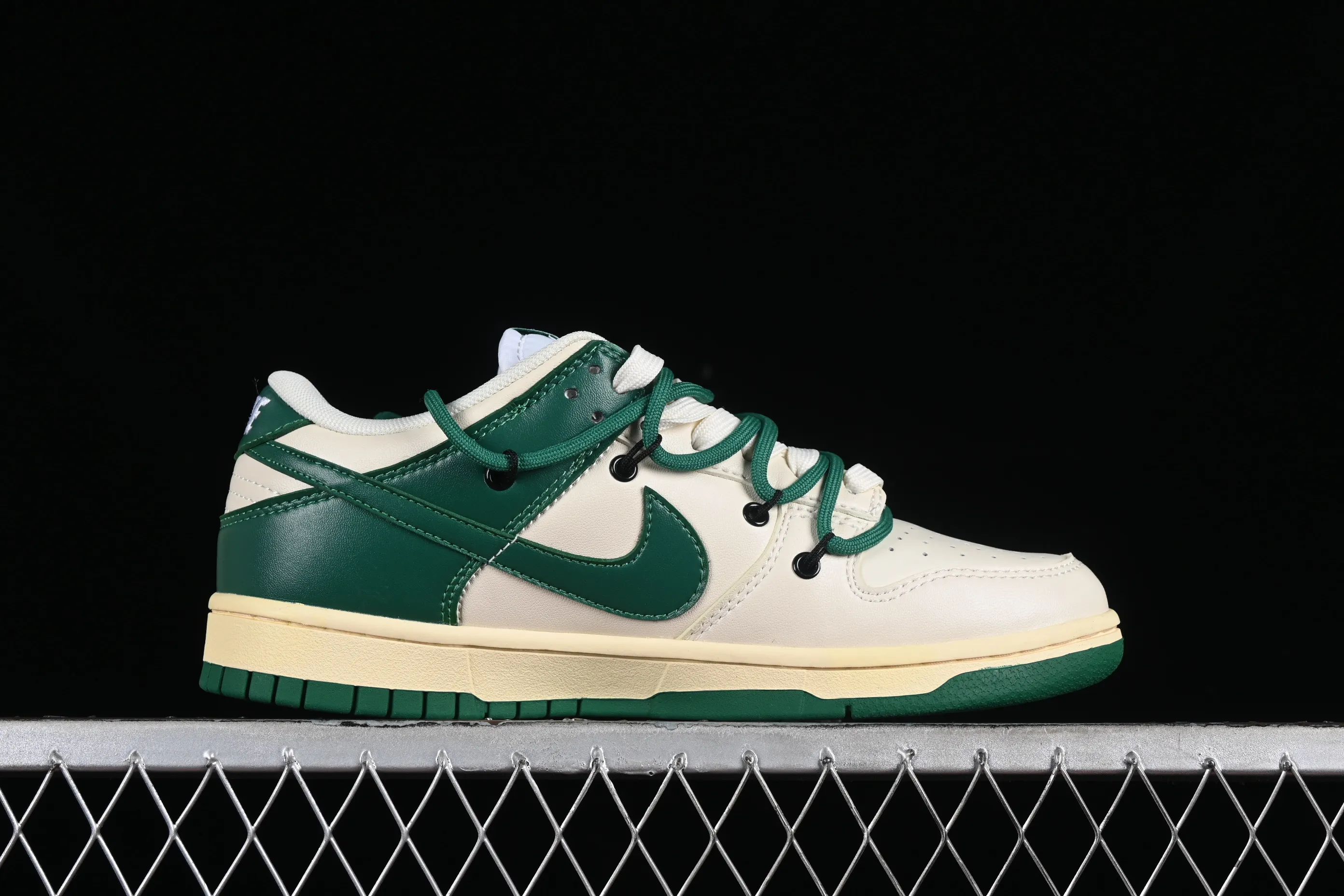All Categories Nk SB Dunk Series Nk SB Dunk Low Low-top sneakers Nk Dunk Low Sanxingdui 2.0 Retro deconstruction style Old label SB strap low-top casual sneakers DD1503-112